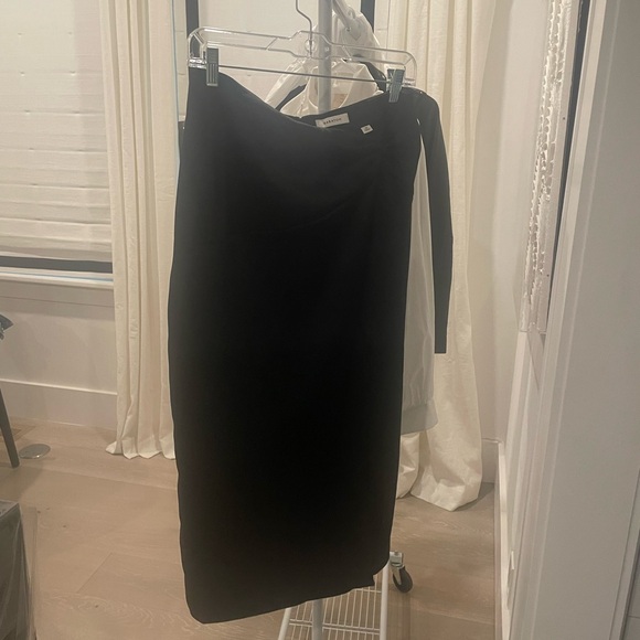 Babaton Artistry Black Satin Skirt with slit size 10 - Picture 4 of 6